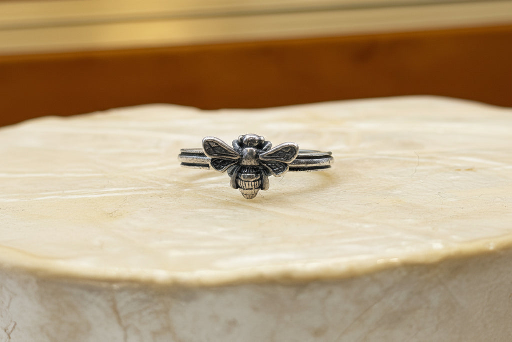 .925 James Avery Bee Size 4.5
