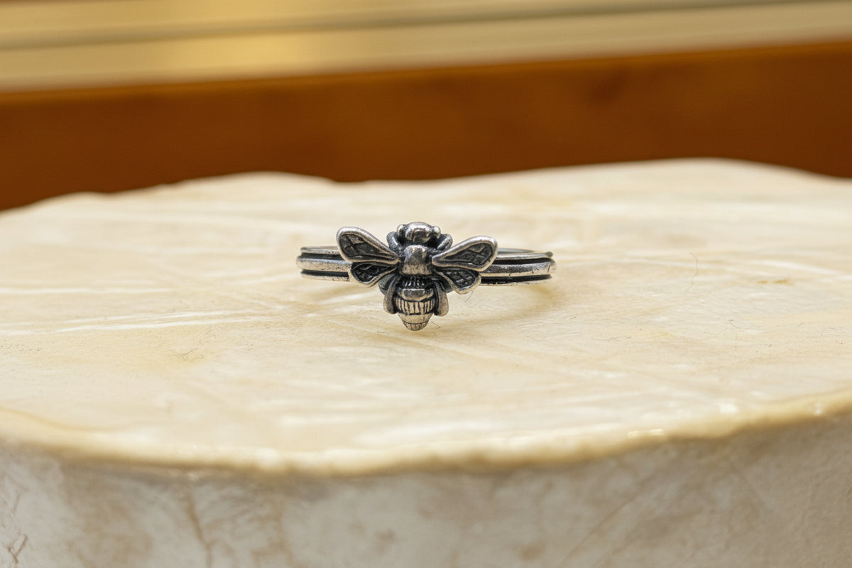 .925 James Avery Bee Size 4.5
