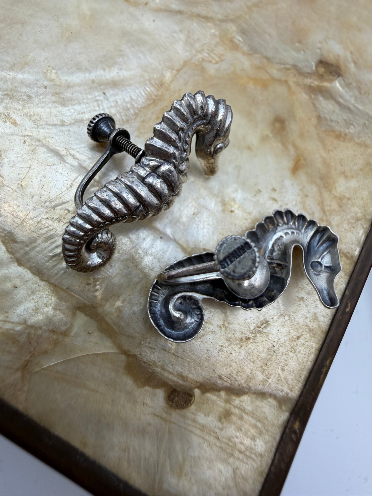 .925 Seahorse Screwbacks