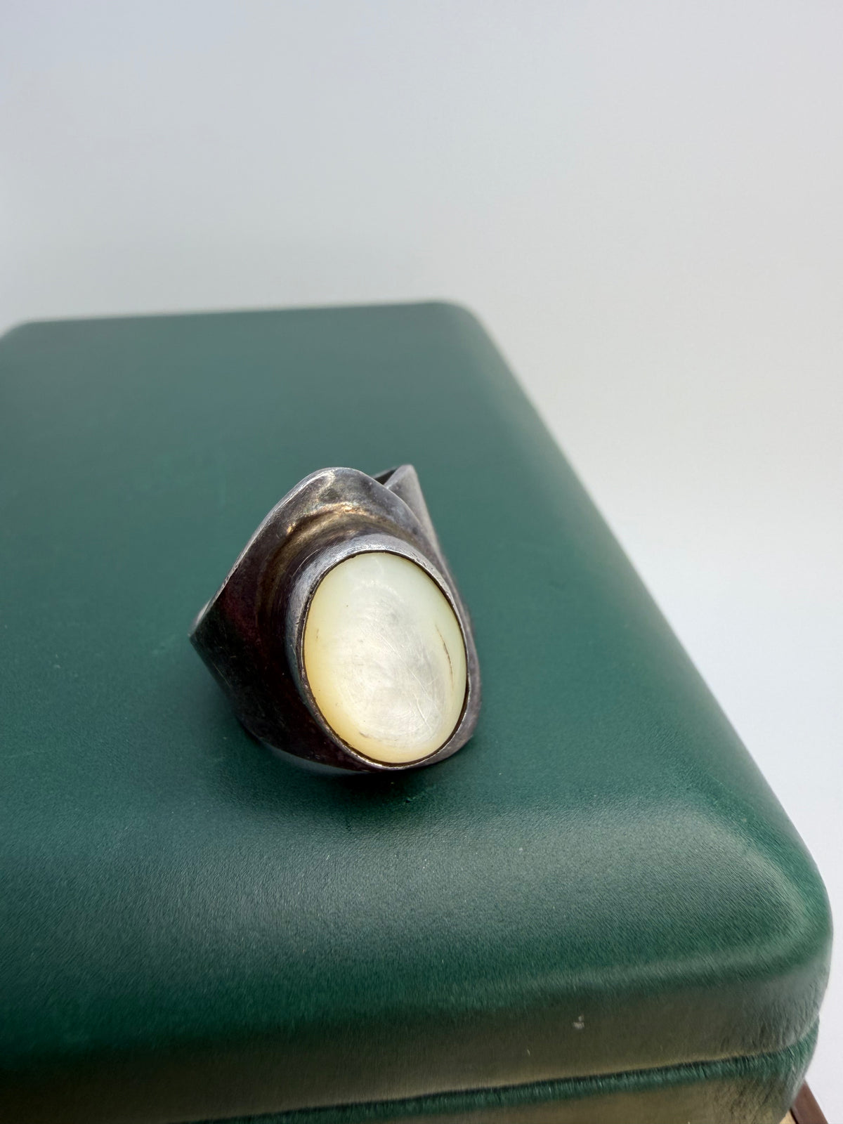 .925 Mother Of Pearl Ring (Adj)