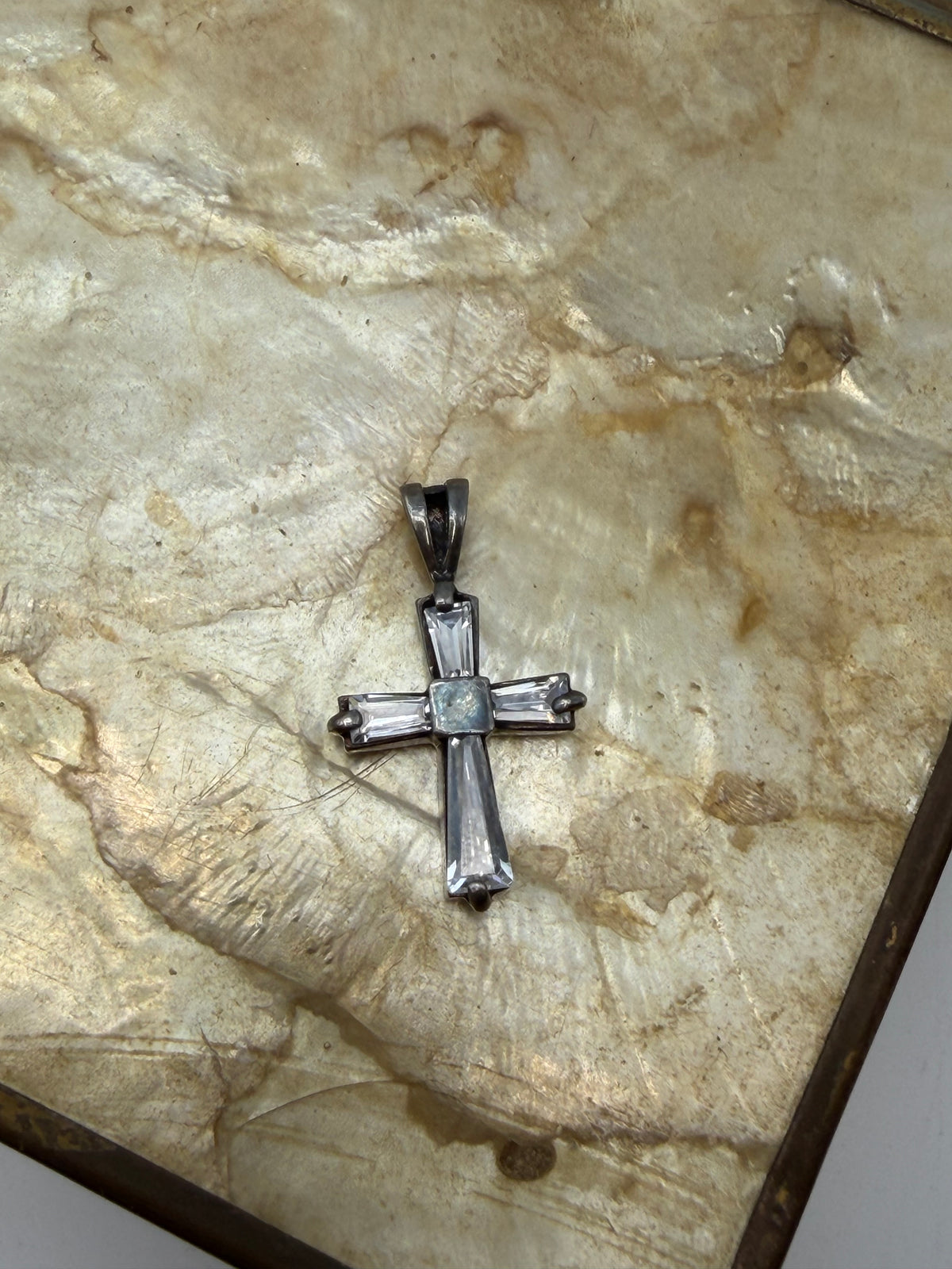 .925 Cross