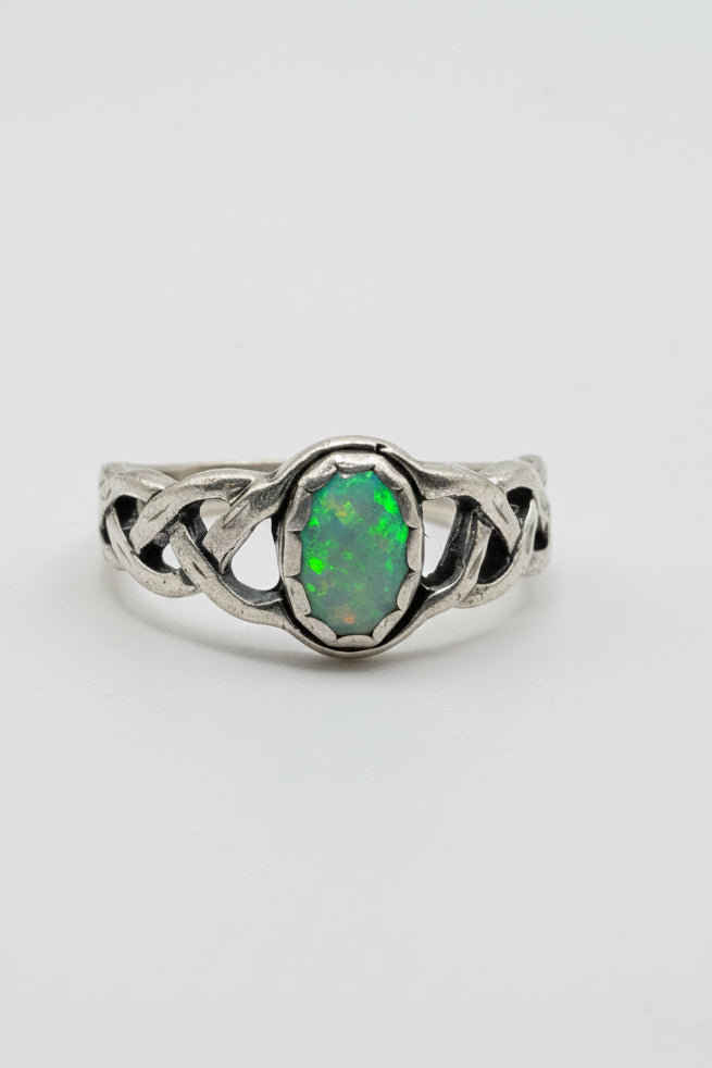 .925 Opal Size 9