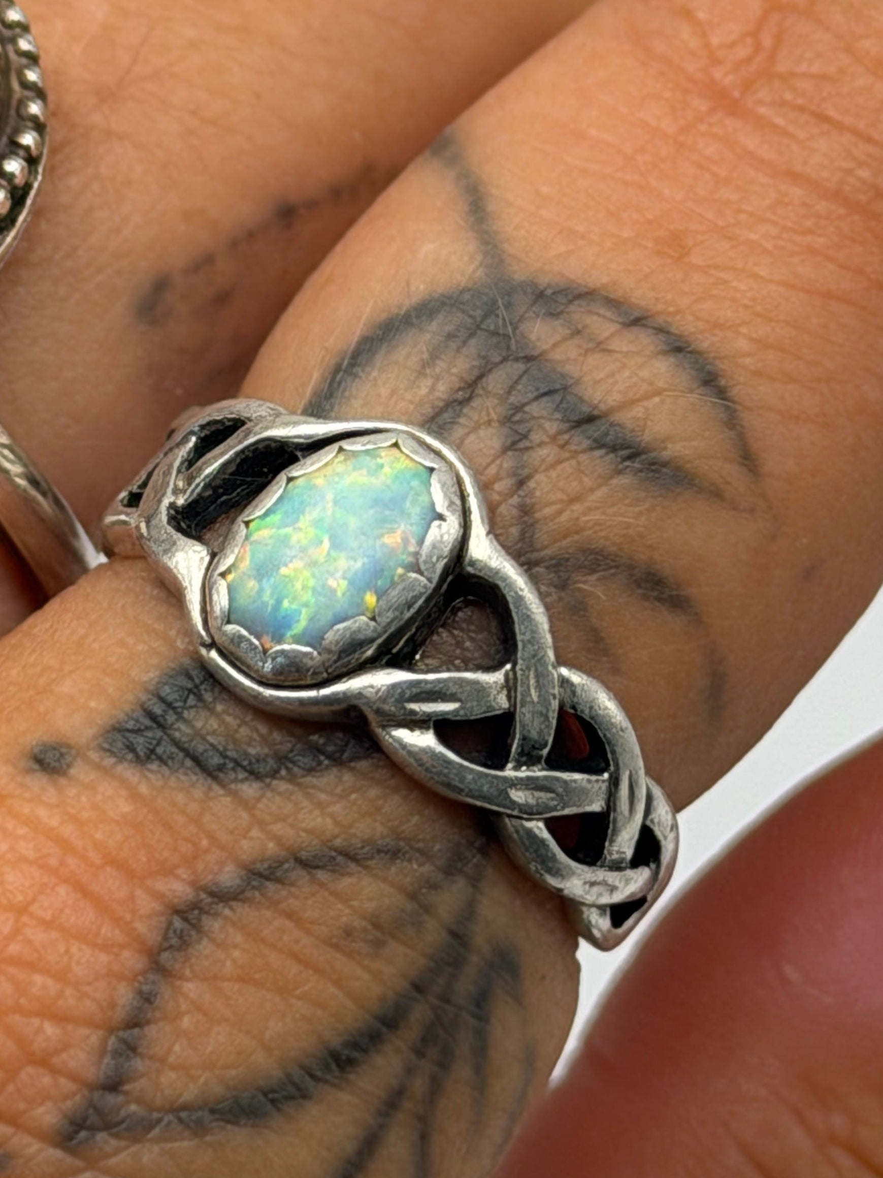 .925 Opal Size 9