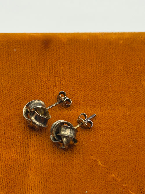 .925 Studs