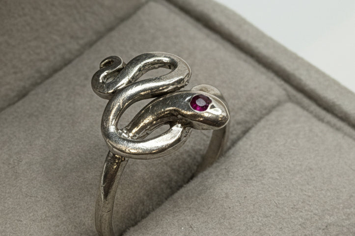 .925 Stone Ring Size 8