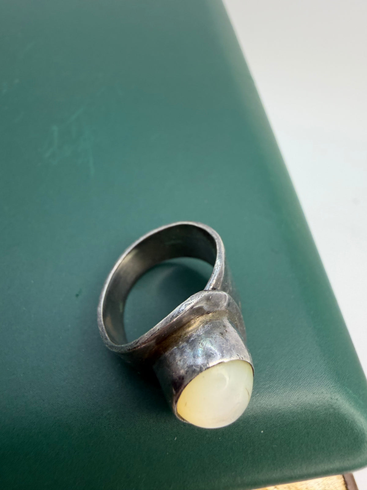 .925 Mother Of Pearl Ring (Adj)